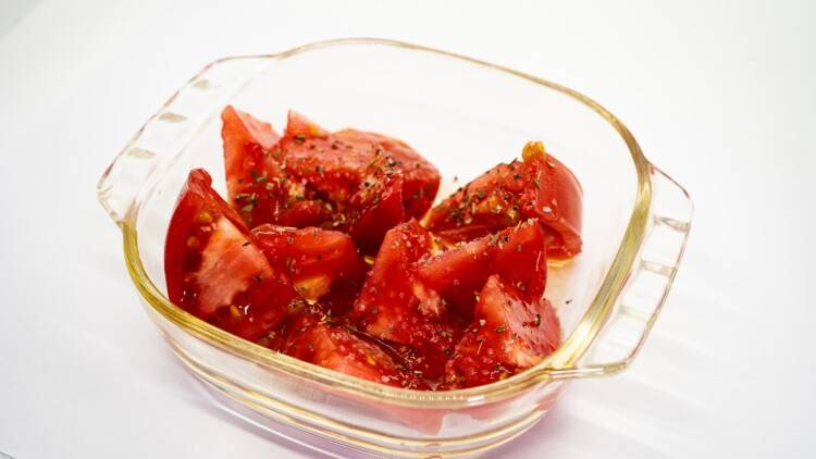 トマトの力を最大限に引き出すのはコレ！栄養吸収がグンと高まる最強タッグとは？管理栄養士が解説