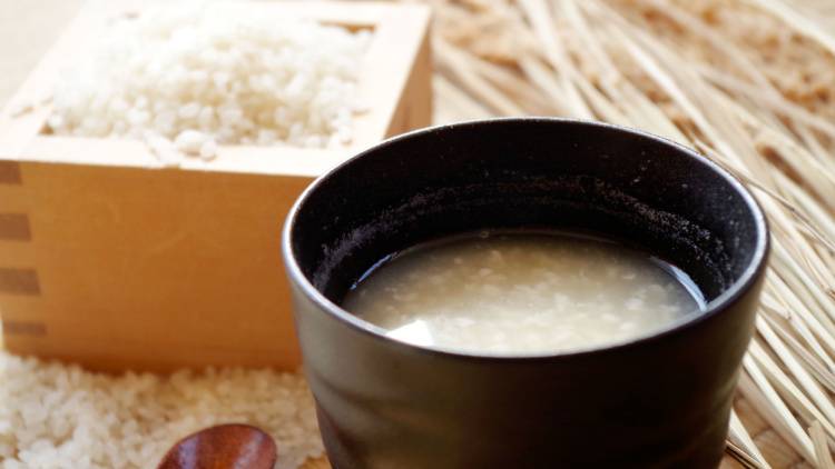 実は…夜に飲むと逆効果！？腸と肌をダブルで整える「甘酒」の正しい取り入れ方