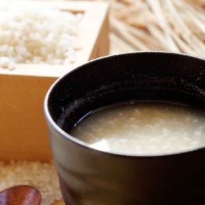 実は…夜に飲むと逆効果！？腸と肌をダブルで整える「甘酒」の正しい取り入れ方