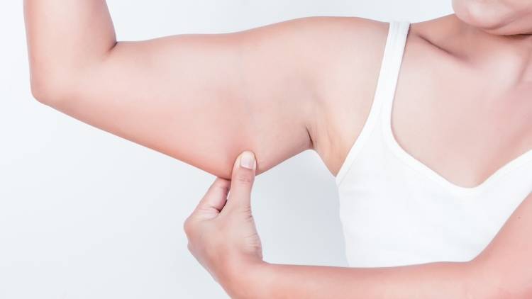 【二の腕】タプタプがスッと落ちる！万年ダイエッターが驚いた自宅ですぐできる“ゆる筋刺激” ポーズ