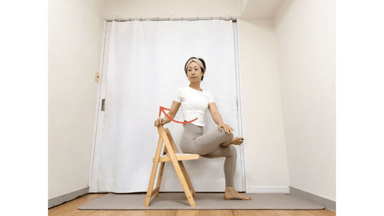 「股関節が動かしにくい…」を感じたらすぐに始めたい。椅子でできるストレッチ