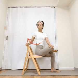 「股関節が動かしにくい…」を感じたらすぐに始めたい。椅子でできるストレッチ