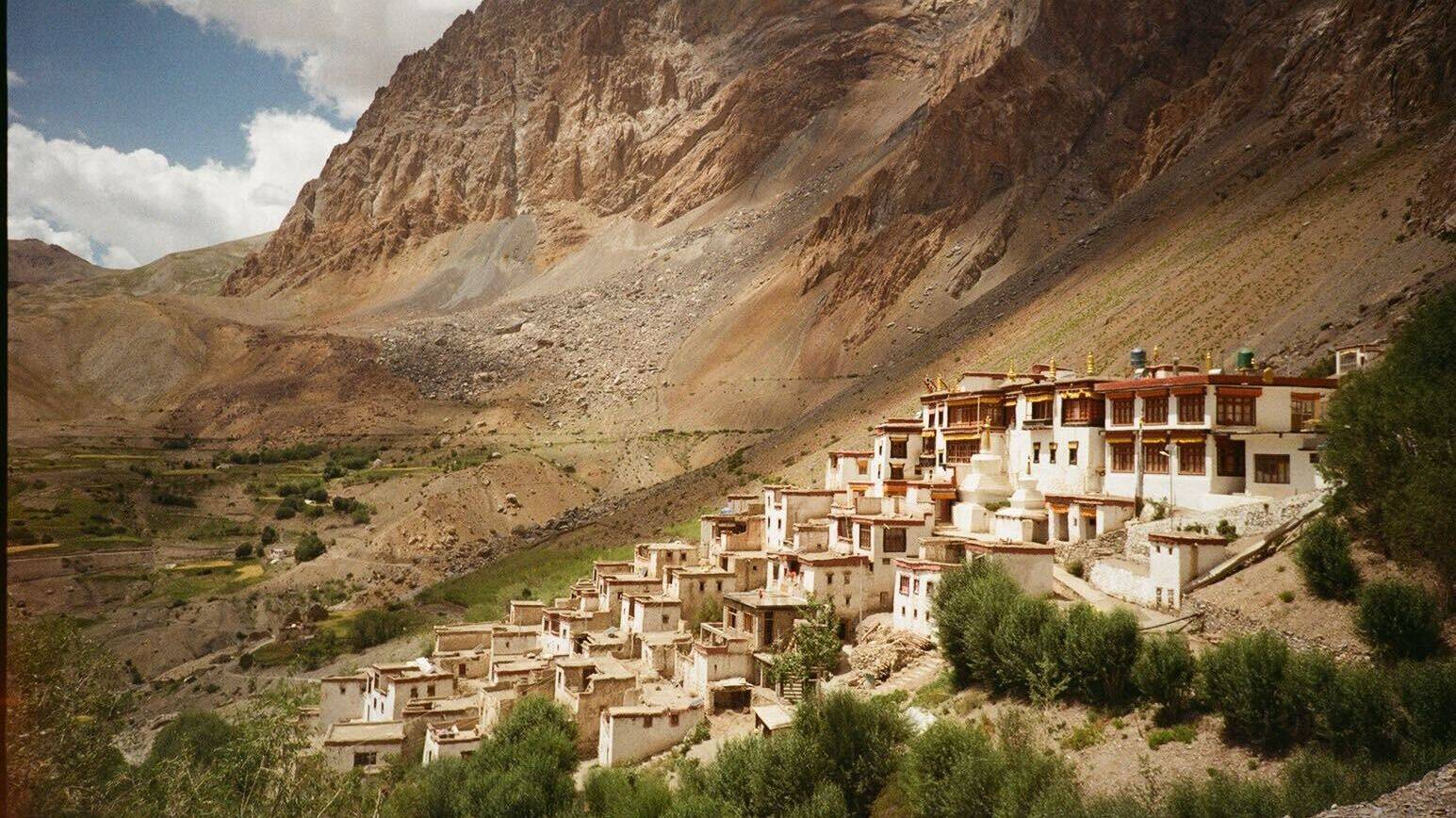 ジュレイが響く、長く閉ざされていたリンシェ村を訪ねて｜臨床心理士の旅、そして感情の記録