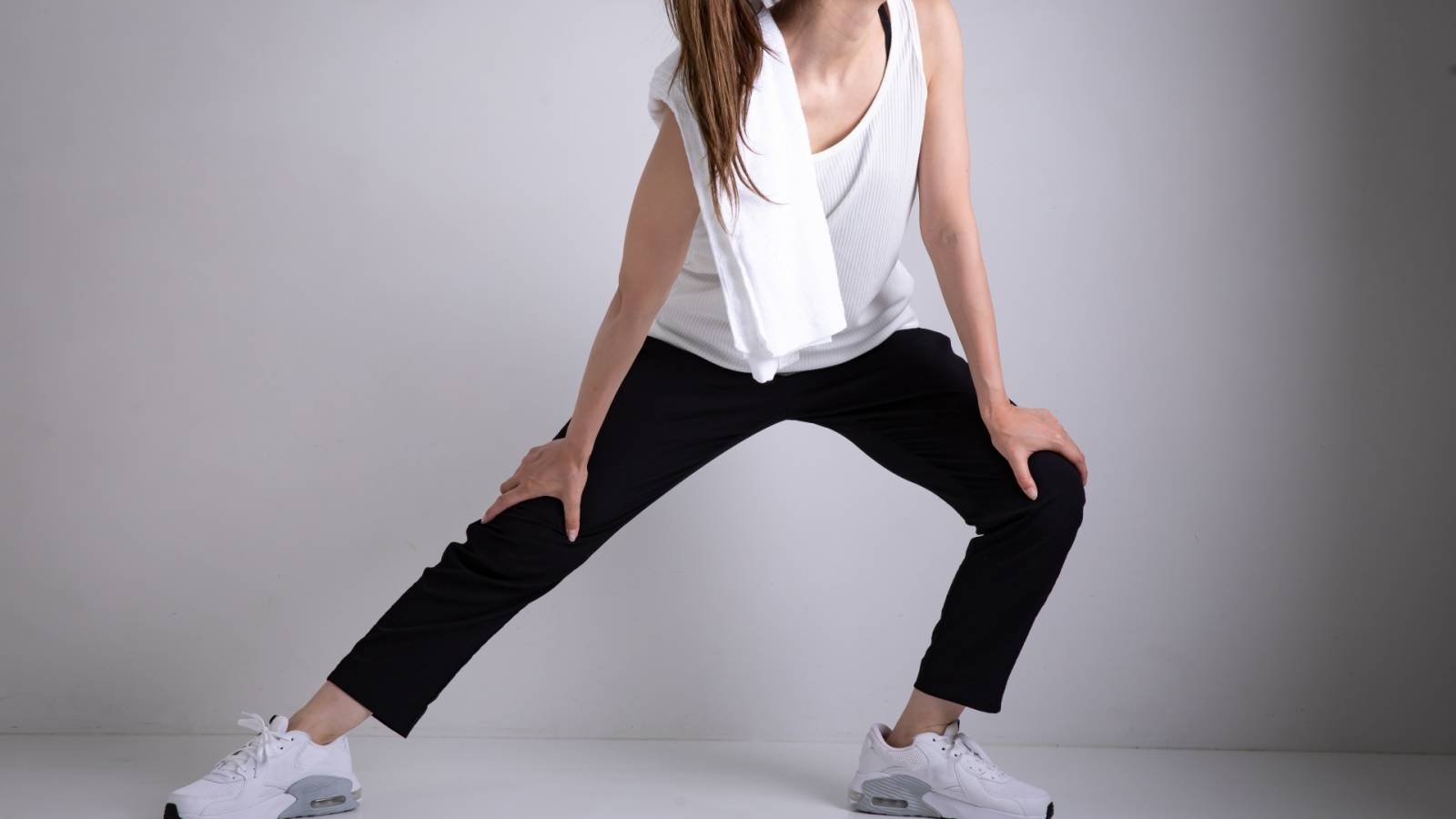 【股関節の違和感に】運動が苦手でも大丈夫！股関節の硬さをほぐすお尻＆かかと寄せストレッチ