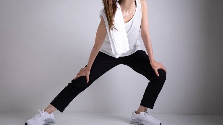 【股関節の違和感に】運動が苦手でも大丈夫！股関節の硬さをほぐすお尻＆かかと寄せストレッチ