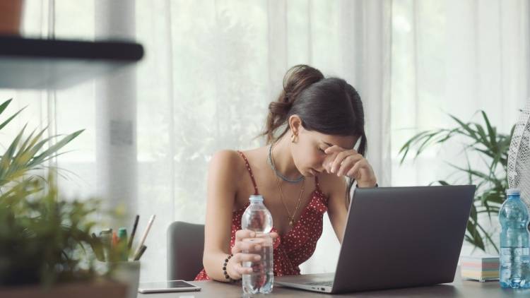 夏の疲れがどっと来ている方必見！ガチガチ上半身をほぐせるストレッチ