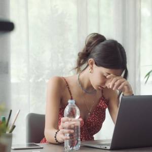 夏の疲れがどっと来ている方必見！ガチガチ上半身をほぐせるストレッチ