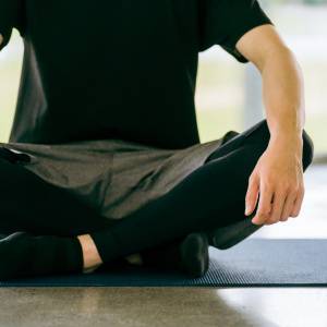 男性に多い【あぐらがかけない】というお悩み｜即効性バツグン！あぐらを楽にする3つの簡単ワーク