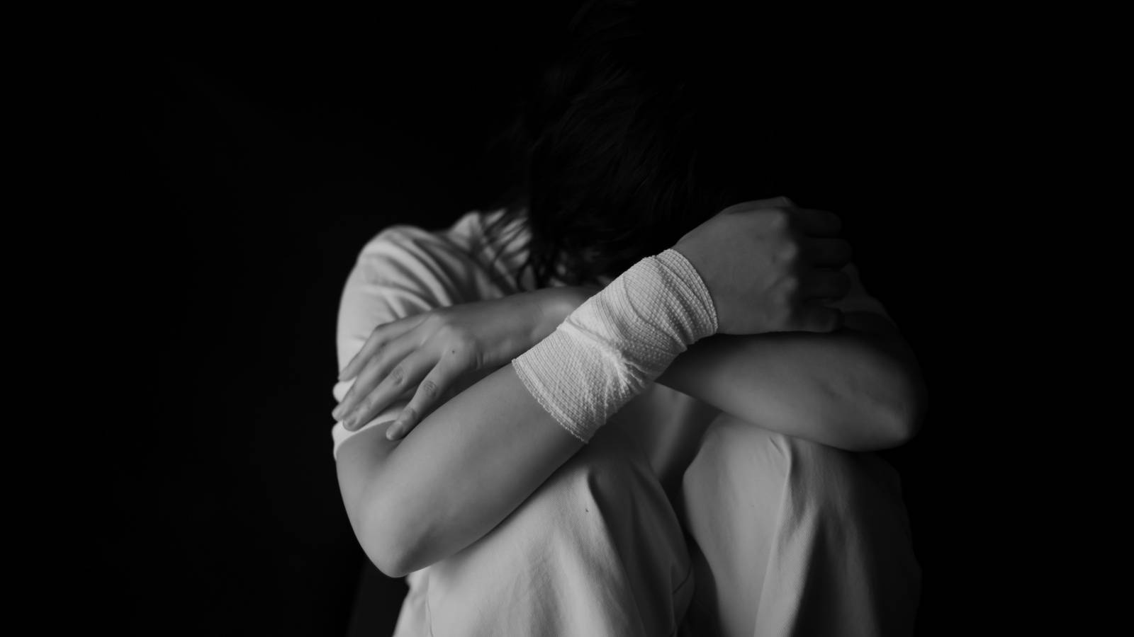 「自殺は誰の身にも起こりうる」専門家が警鐘、オーバードーズする若者と“自己責任社会”の落とし穴