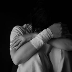 「自殺は誰の身にも起こりうる」専門家が警鐘、オーバードーズする若者と“自己責任社会”の落とし穴