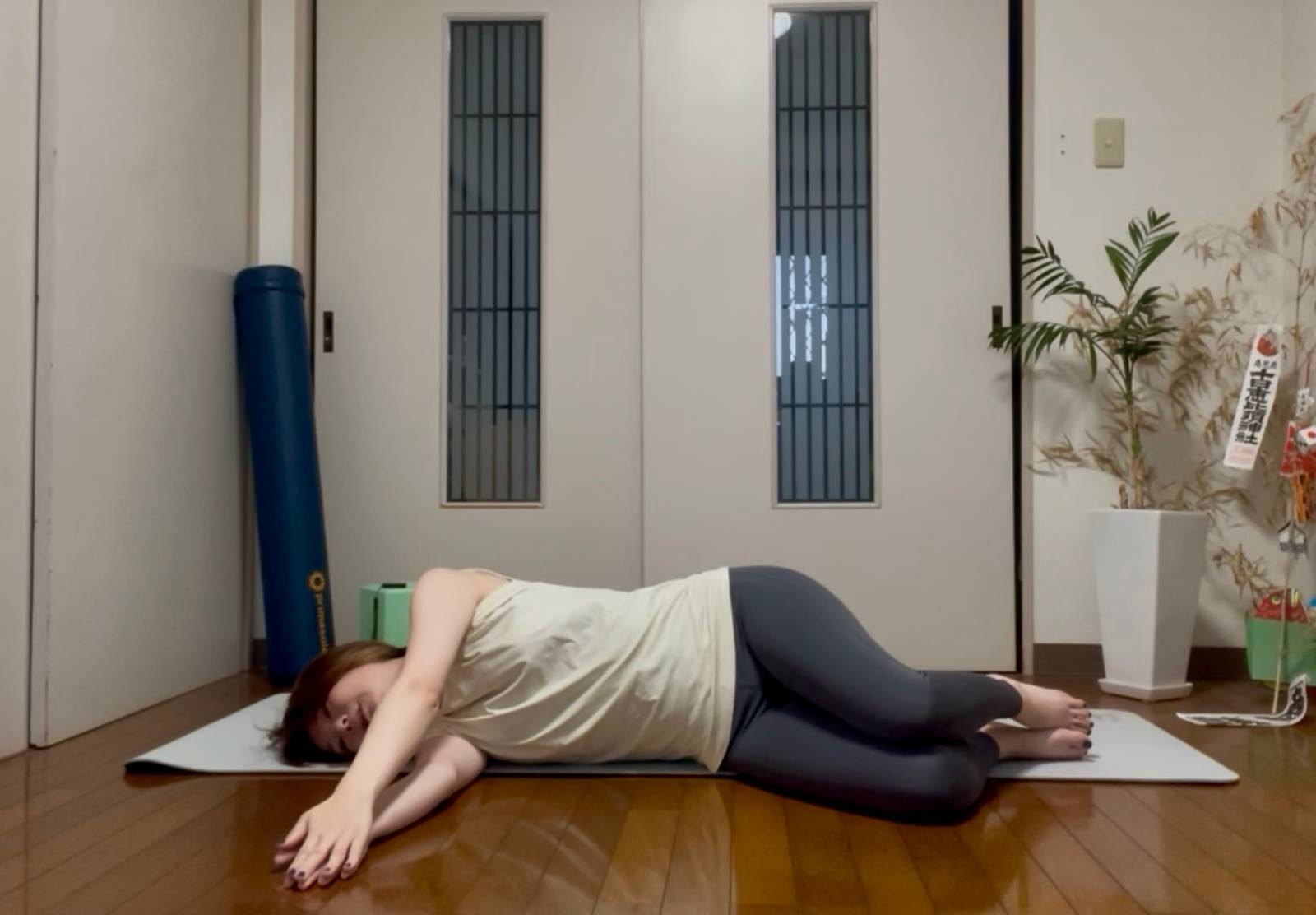 巻き肩ストレッチ