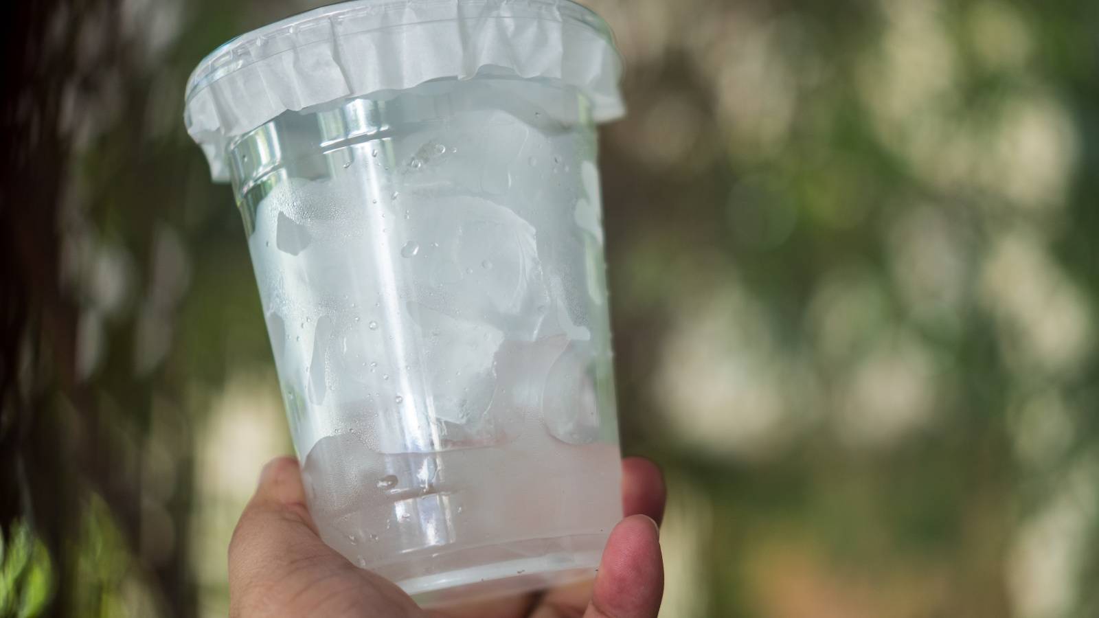 熱中症に詳しい【医師推奨】コンビニ氷で即冷え対策「ネックアイシング」のやり方とは？