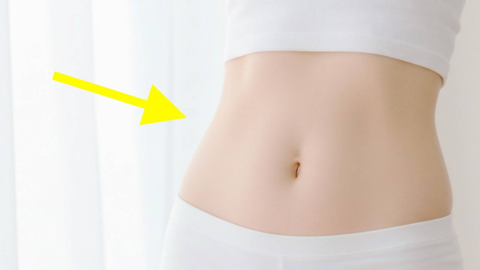 たるんだ脇腹に効く！〈座りながら1分〉40代からの脇腹引き締めストレッチ