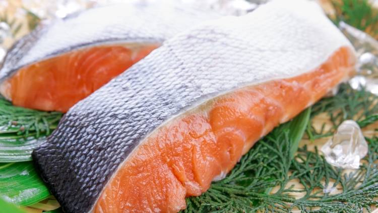 【旬の秋鮭】食べ方次第で最強アンチエイジングに！おすすめ調理法と、栄養を損なうNG調理法とは？
