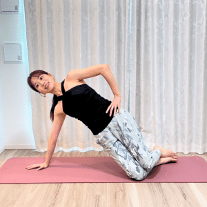 【腕だけ鍛えても二の腕痩せはできない!?】体幹や肩回りにもアプローチ！40代から始める腕痩せピラティス