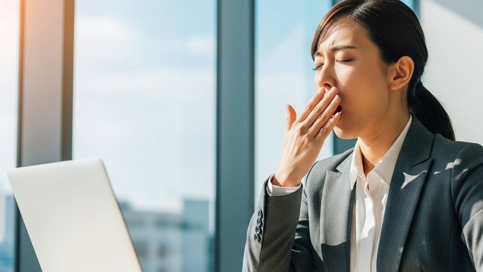 【休憩スペースでもできる】立ったまま簡単「午後の眠気を消し去る」作業効率UP・動的ストレッチ