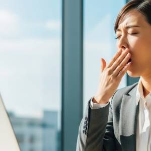 【休憩スペースでもできる】立ったまま簡単「午後の眠気を消し去る」作業効率UP・動的ストレッチ