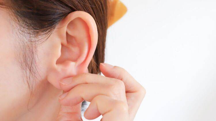 イヤホン難聴？不定愁訴？耳だって年をとる！耳の不調の特効ツボ「聴宮」の押し方