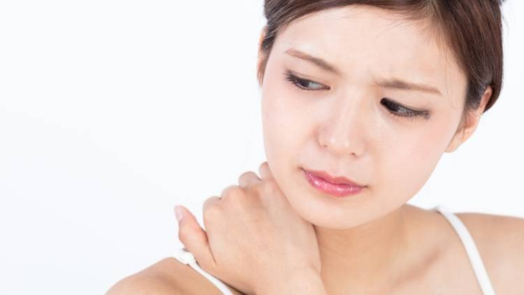 肩こりの原因は首の硬さかも？【いつでもどこでもできる】スッキリ首ほぐしエクササイズ