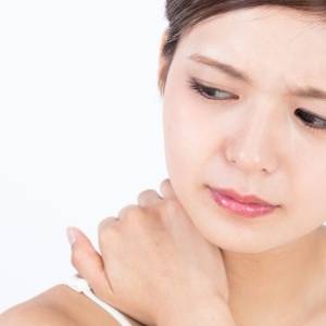 肩こりの原因は首の硬さかも？【いつでもどこでもできる】スッキリ首ほぐしエクササイズ