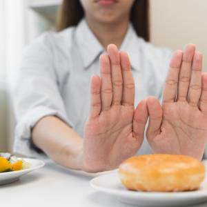 「糖質制限＝健康に良い」は本当？知っておきたい、過度な糖質制限のリスクとは｜医師が解説