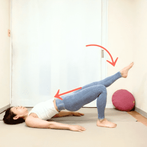 夏太りを引きずってない？寝たまま痩せスイッチON！体幹目覚める橋のポーズエクササイズ