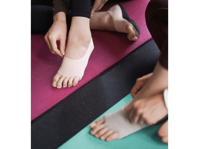 私たちがヨガソックス「POSON®」をはく理由