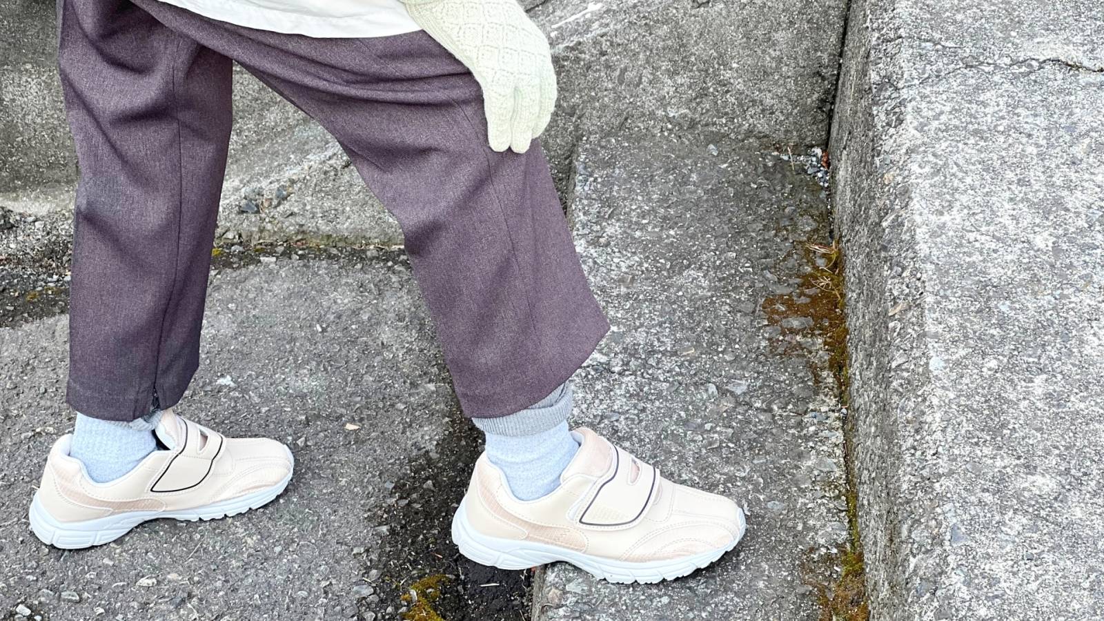 「階段を昇るのがきつい…」原因は“大腰筋”が弱っているから？今すぐできる！かんたん大腰筋トレ