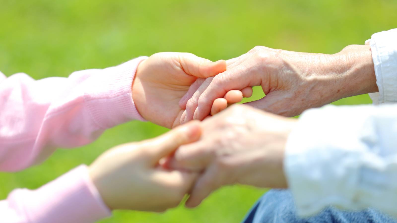 同居は「安心」より「衰え」のリスクも。親の自立を守る適度な距離感とは？