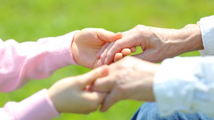 同居は「安心」より「衰え」のリスクも。親の自立を守る適度な距離感とは？