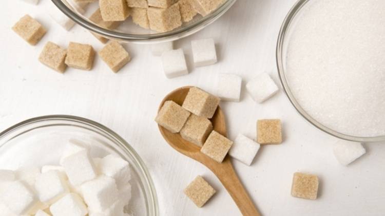 むくみの原因は塩分だけじゃない!「糖質むくみ」を防ぐ食べ方とおすすめ食材|管理栄養士が解説