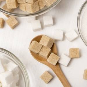 むくみの原因は塩分だけじゃない！「糖質むくみ」を防ぐ食べ方とおすすめ食材｜管理栄養士が解説