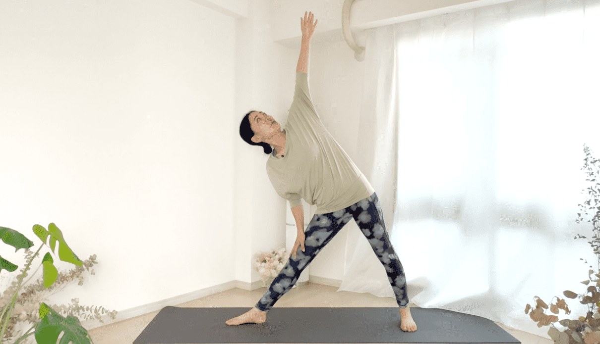 やさしい三角のポーズ