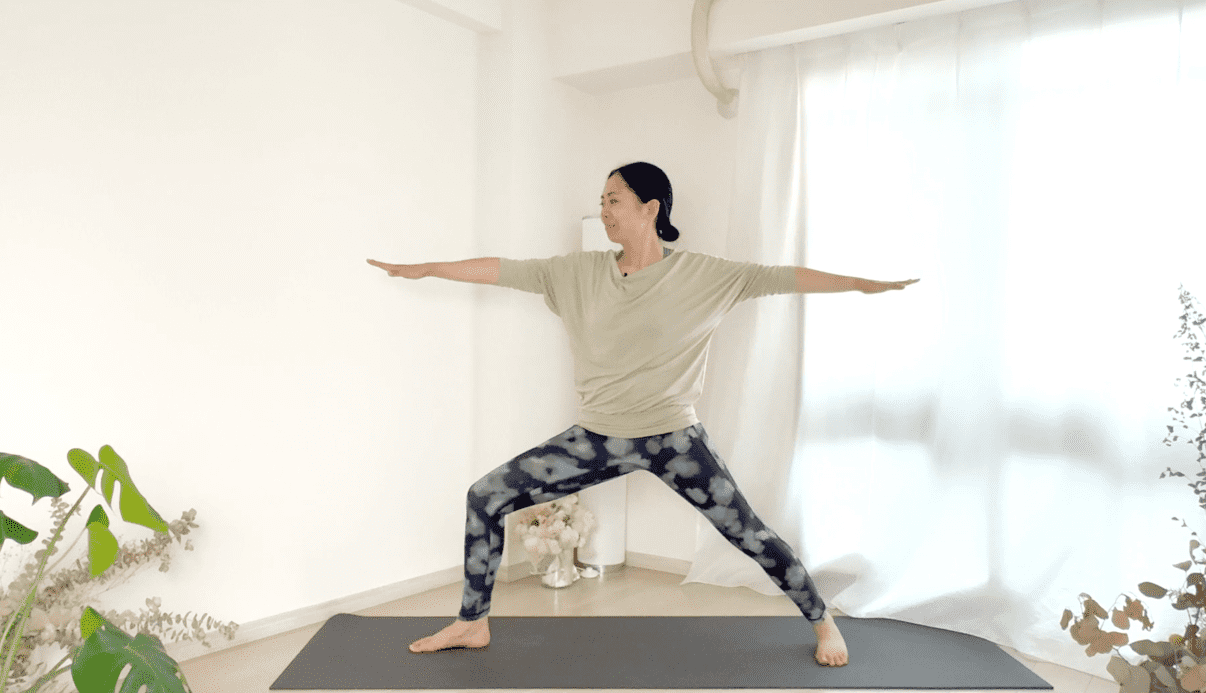 やさしい戦士のポーズ