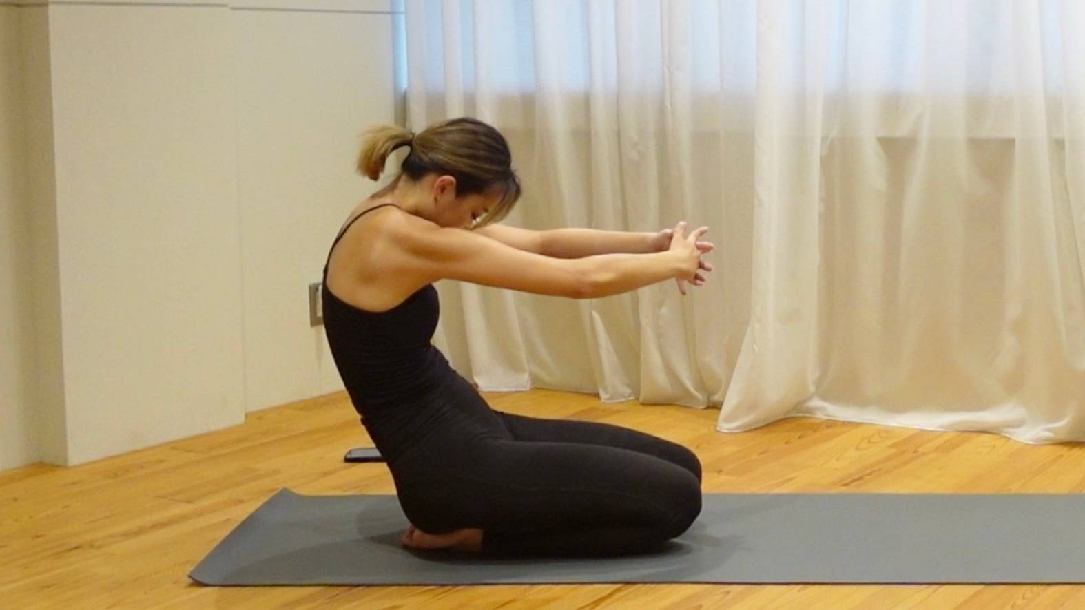 背中スッキリ！姿勢改善にもつながるゆらゆらストレッチ