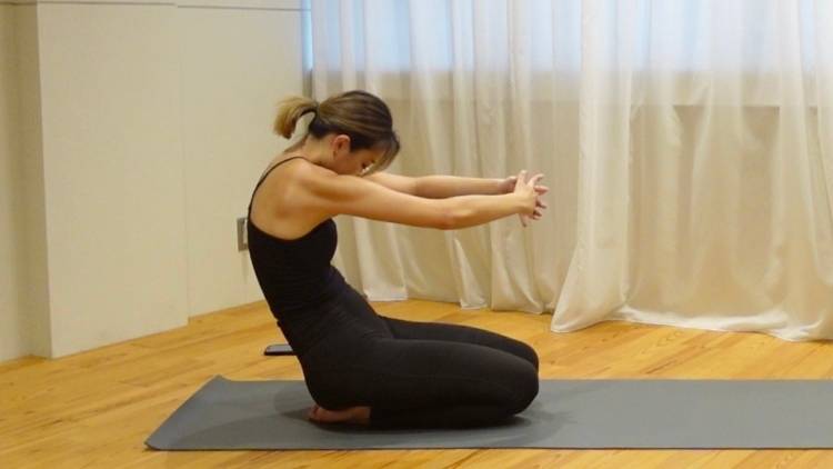 背中スッキリ！姿勢改善にもつながるゆらゆらストレッチ