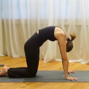 肩こり・腰痛を防ぐ&姿勢改善に効果的!背骨しなやかストレッチ