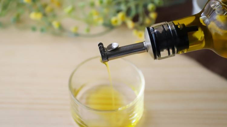 積極的に摂りたい！健康をサポートする優秀な油とは？【管理栄養士が解説】