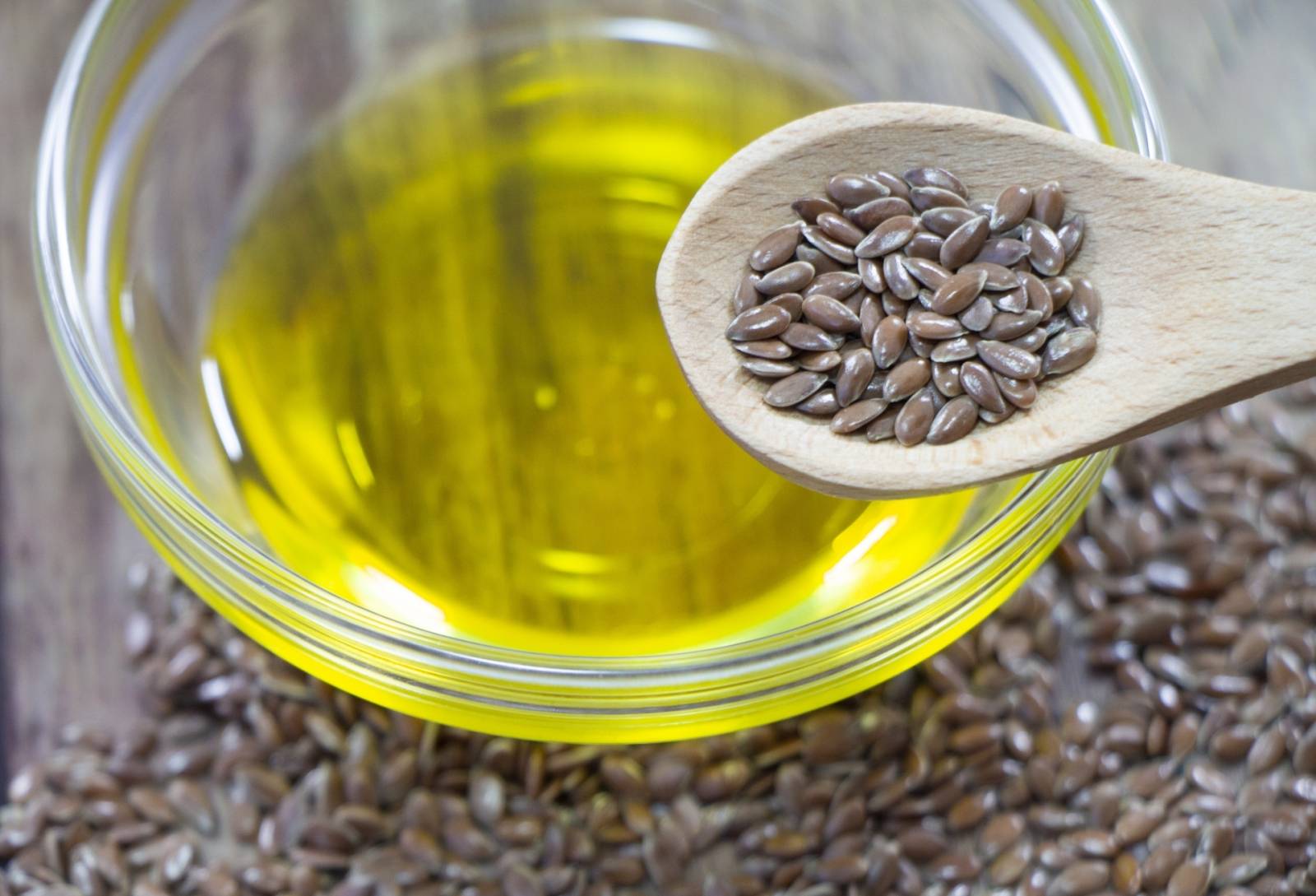 亜麻仁油と亜麻仁の種子