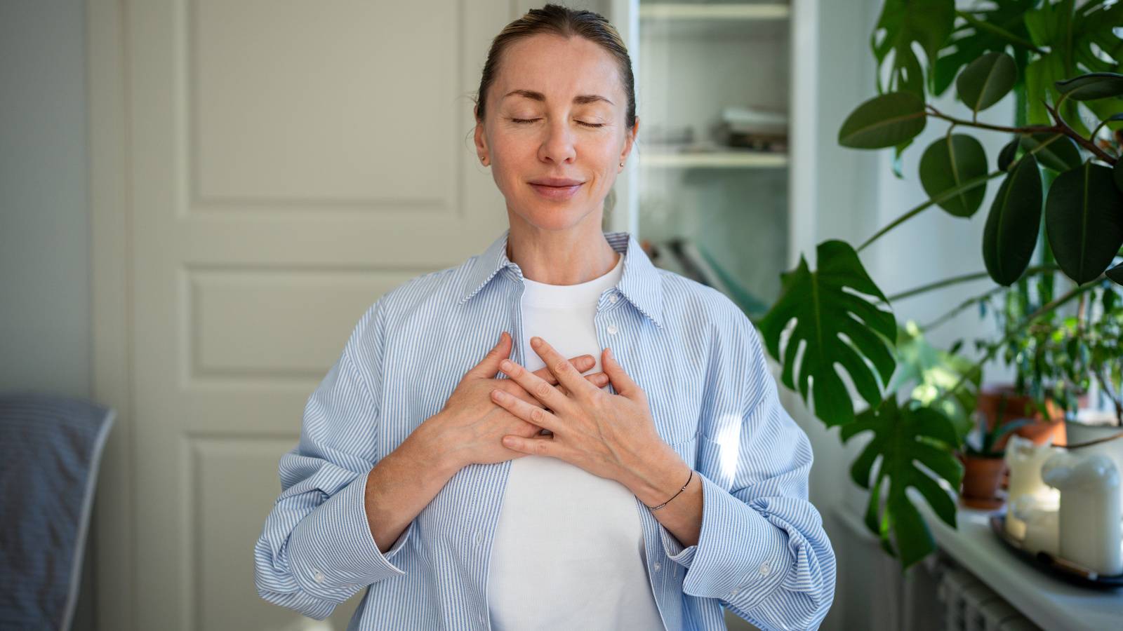 「最近疲れやすい…」その原因は浅い呼吸？心身を整える呼吸を深めるストレッチ