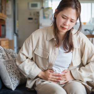 腸活は食事だけじゃない？揉むだけで腸内細菌が変わる簡単腸もみエクササイズ