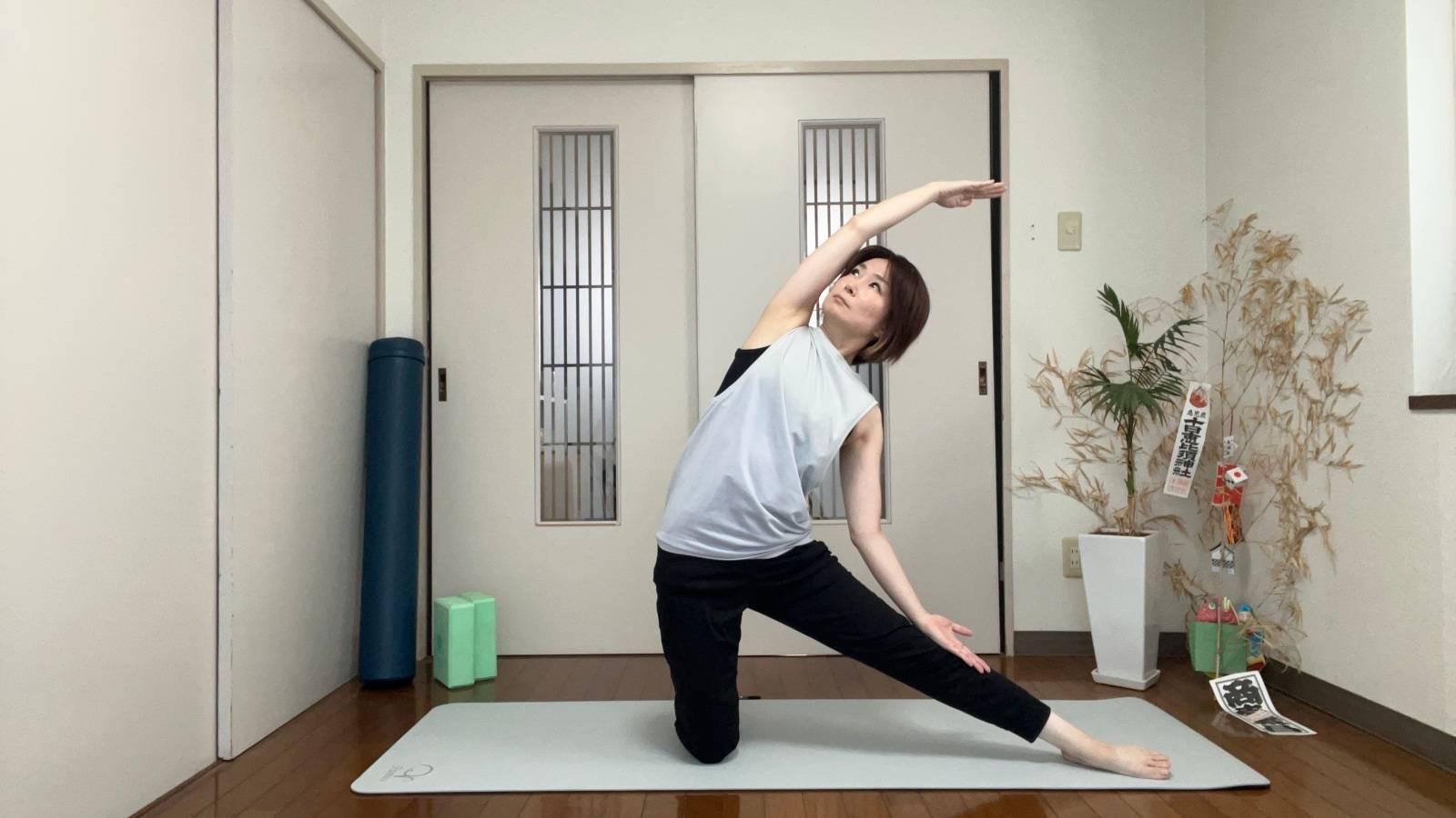 かんぬきのポーズ