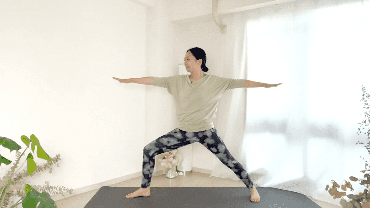 汗をかかずに運動不足をリセット！股関節から効率的に全身をほぐして動かす「代謝アップポーズ」3選