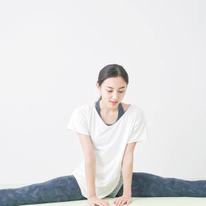 【体が硬いからと諦める前に】思うだけでOK！スムーズに開脚をするための簡単なイメージ術