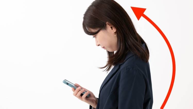 長時間のスマホでバキバキの背中をリセット!肩甲骨を開いてほぐすリセットストレッチ