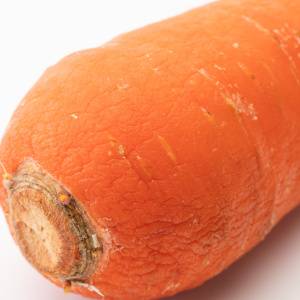 「にんじんがしなびてしまった…」古いにんじんは食べられる？見分けるポイントや保存のコツを解説