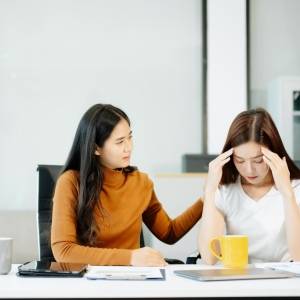 職場の人間関係でストレスを感じる原因と解消方法とは【ストレスチェックあり】