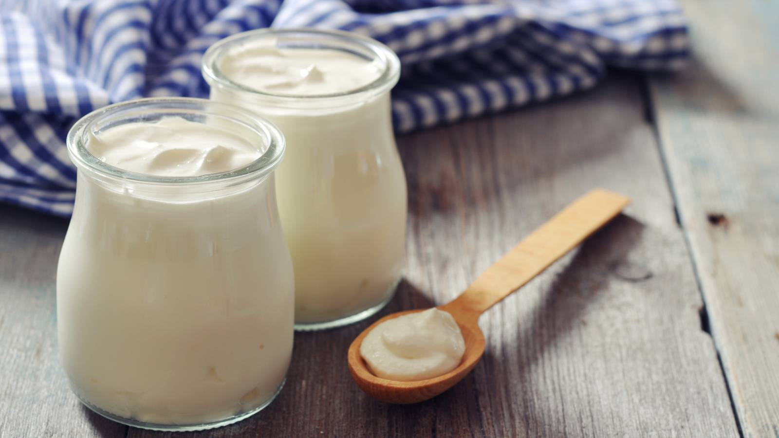 「朝ヨーグルトだけで済ませてたわ…」腸内環境が整うヨーグルトの正しい食べ方【管理栄養士が解説】