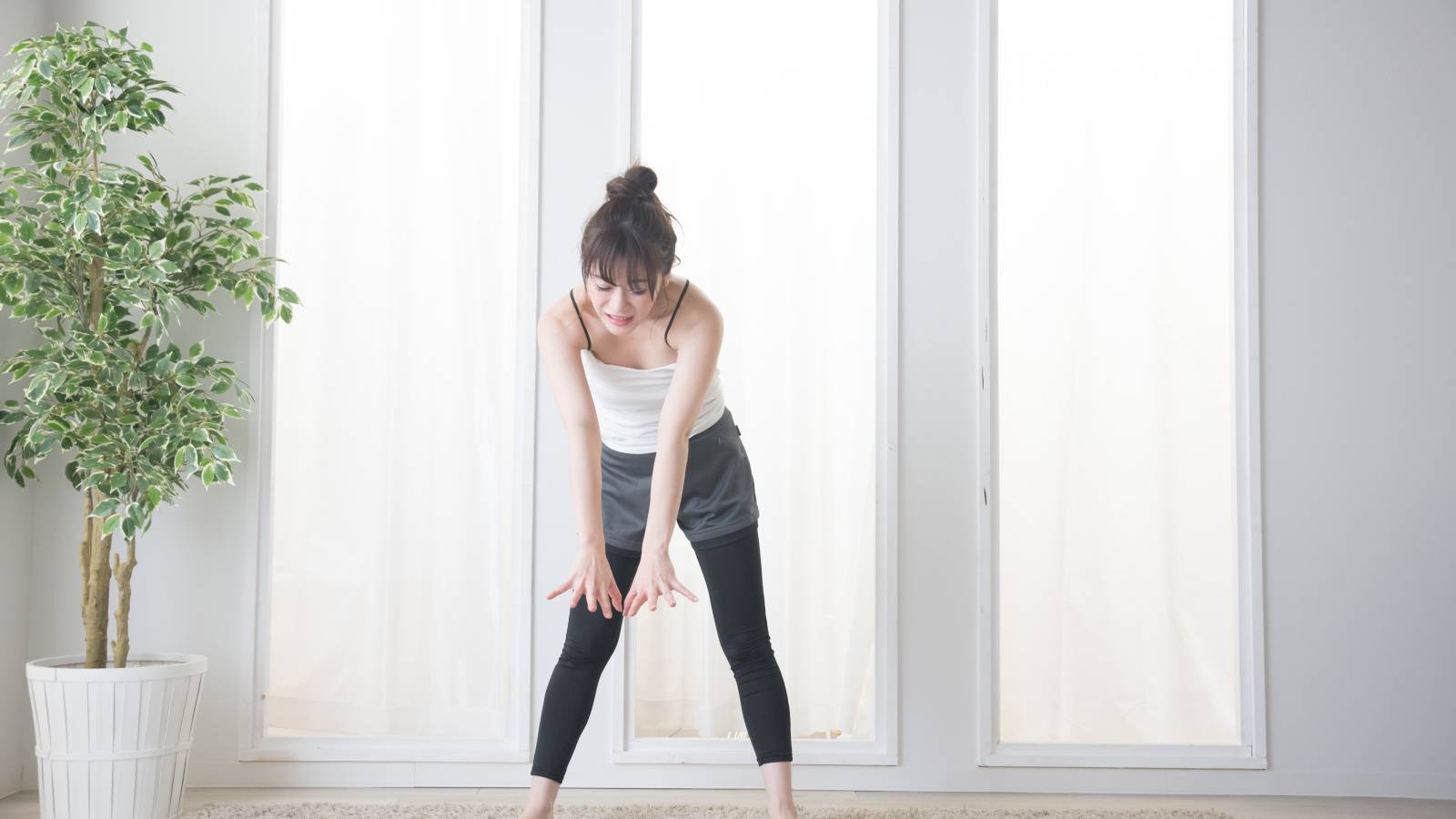 前屈が苦手な人へ【背中をほぐすだけ】前屈がみるみる深まるストレッチとは｜１日の疲れもスッキリ