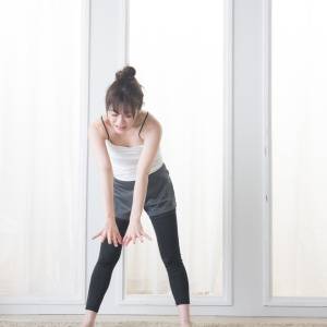 前屈が苦手な人へ【背中をほぐすだけ】前屈がみるみる深まるストレッチとは｜１日の疲れもスッキリ